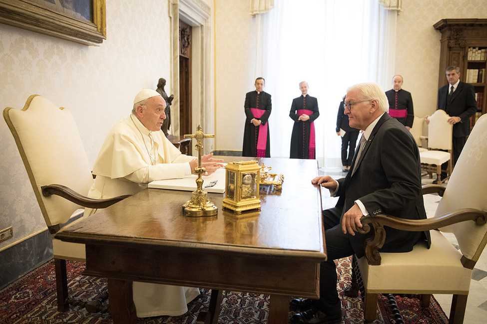 Bundespräsident Frank-Walter Steinmeier bei einer Privataudienz bei Papst Franziskus anlässlich seiner Reise in den Vatikan 