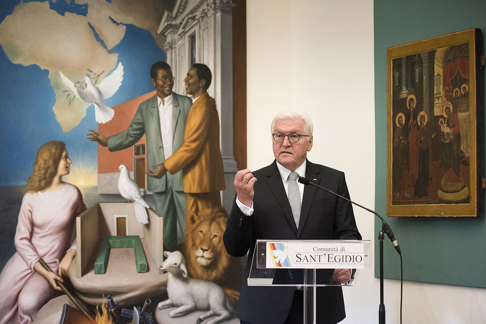 Bundespräsident Frank-Walter Steinmeier hält eine Begrüßungsansprache beim Besuch des Klosters der Gemeinschaft Sant’Egidio anlässlich seiner Reise in den Vatikan 