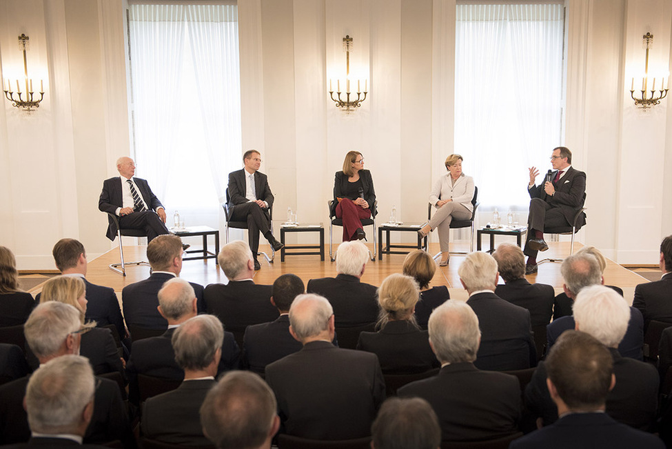 Podiumsdiskussion mit Journalist Stefan Aust, Generalbundesanwalt beim Bundesgerichtshof Peter Frank, Geschäftsführerin des Instituts für Demoskopie Allensbach Renate Köcher und Andreas Rödder der Universität Mainz moderiert durch Ina Baltes