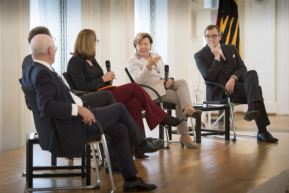 Podiumsdiskussion mit Journalist Stefan Aust, Generalbundesanwalt beim Bundesgerichtshof Peter Frank, Geschäftsführerin des Instituts für Demoskopie Allensbach Renate Köcher und Andreas Rödder der Universität Mainz moderiert durch Ina Baltes