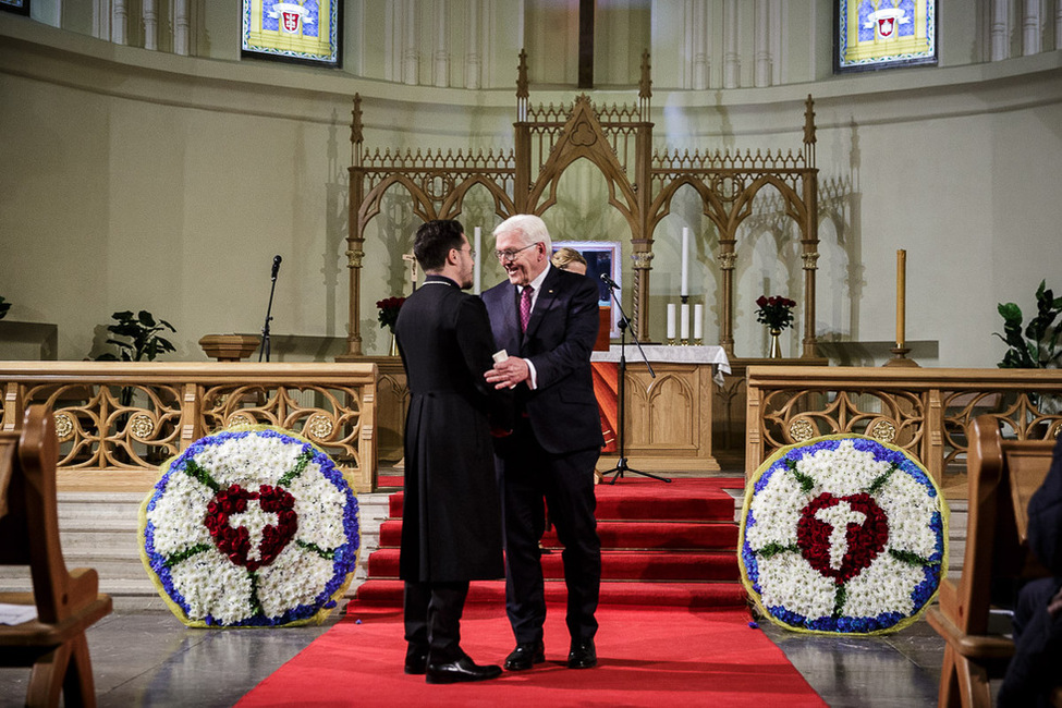 Bundespräsident Frank-Walter Steinmeier bei der Begegnung mit dem Erzbischof der Evangelisch-Lutherischen Kirche Russlands, Dietrich Brauer, in der Kathedrale St. Peter und Paul in Moskau 