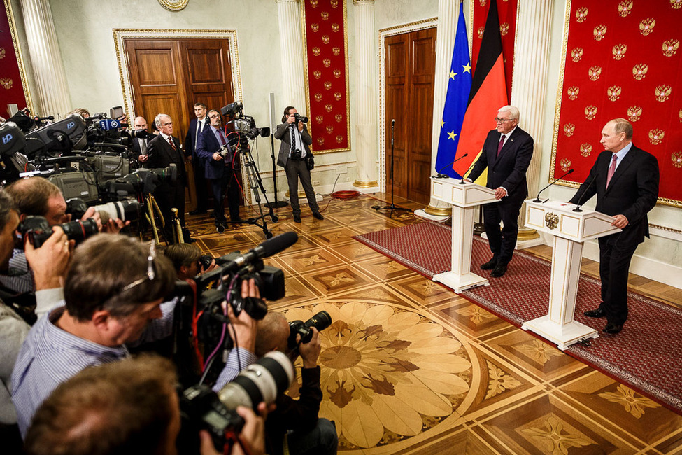 Bundespräsident Frank-Walter Steinmeier bei einer gemeinsamen Pressebegegnung mit dem Staatspräsidenten der Russischen Föderation, Wladimir Putin, im Kreml anlässlich seiner Reise nach Moskau 