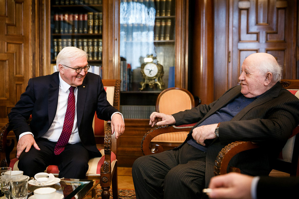 Bundespräsident Frank-Walter Steinmeier im Gespräch mit dem Staatspräsidenten a. D. der ehemaligen Union der Sozialistischen Sowjetrepubliken, Michail Gorbatschow, in Moskau