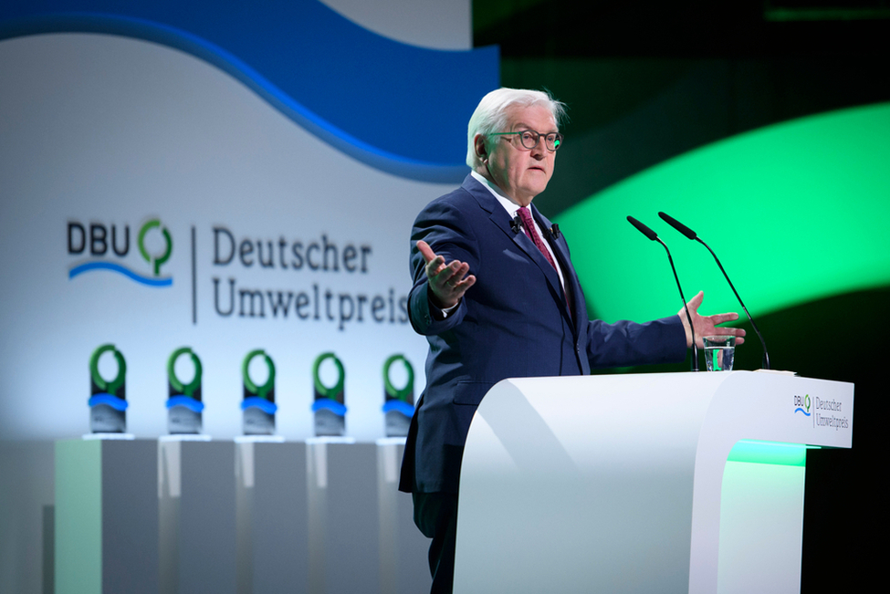 Bundespräsident Frank-Walter Steinmeier hält eine Rede in der Stadthalle Braunschweig anlässlich der Verleihung des Deutschen Umweltpreises 2017