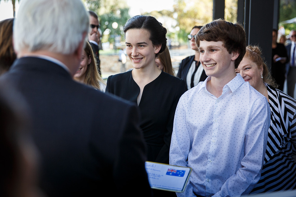 Bundespräsident Frank-Walter Steinmeier bei der Begegnung mit Schülerinnen und Schülern der Schule 'Goethe Society Perth' im Kings Park in Perth anlässlich des Staatsbesuchs in Australien