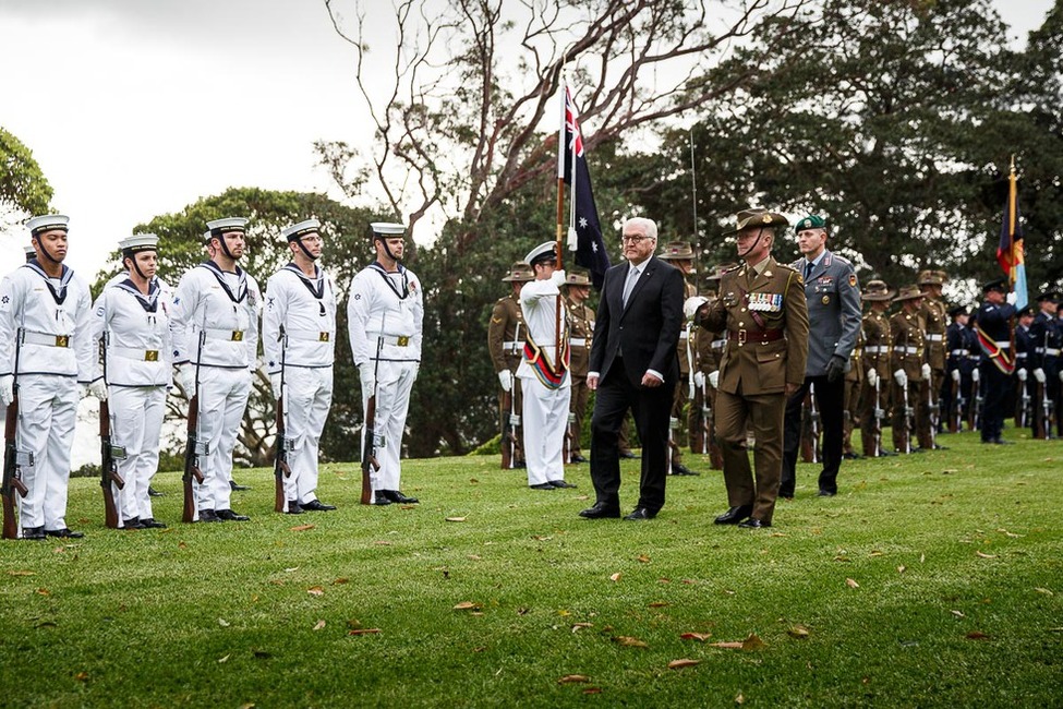 Bundespräsident Frank-Walter Steinmeier wird mit militärischen Ehren durch den Generalgouverneur in Australien, General Sir Peter John Cosgrove, im Admirality House anlässlich des Staatsbesuchs in Australien begrüßt