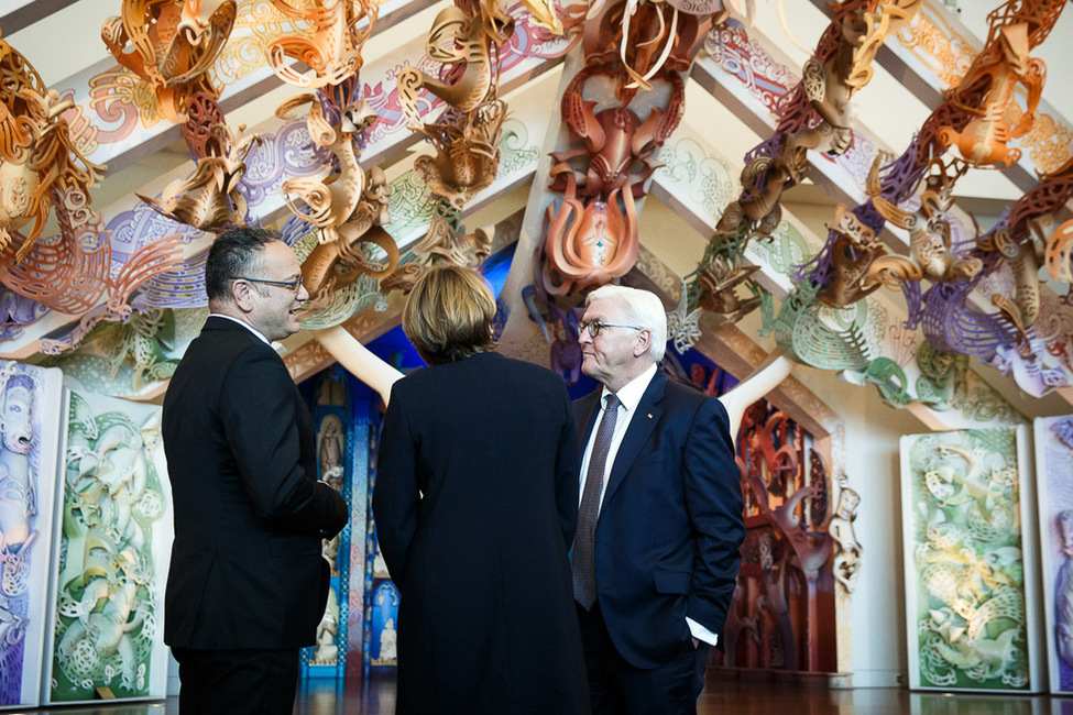 Bundespräsident Frank-Walter Steinmeier und Elke Büdenbender beim Rundgang durch das Nationalmuseum 'Te Papa Tongarewa' in Wellington anlässlich des Staatsbesuchs in Neuseeland