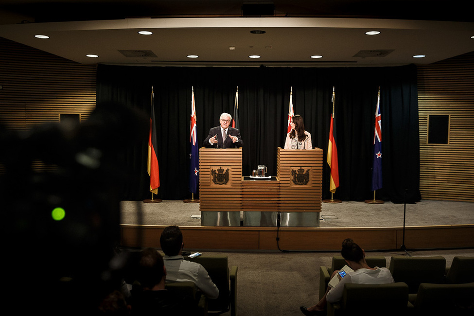 Bundespräsident Frank-Walter Steinmeier bei einer gemeinsamen Begegnung mit der Presse mit Premierministerin Jacinda Ardern im Parliament House in Wellington anlässlich des Staatsbesuchs in Neuseeland