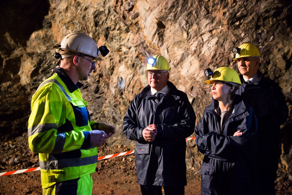 Bundespräsident Frank-Walter Steinmeier und Elke Büdenbender bei der Besichtigung der Werkstatt und der Arbeiten in der Grube Niederschlag gemeinsam mit Ministerpräsident Stanislaw Tillich in Oberwiesenthal anlässlich des Antrittsbesuchs in Sachsen 