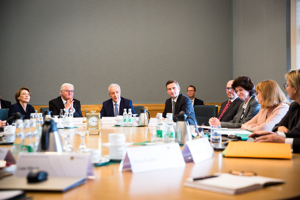 Bundespräsident Frank-Walter Steinmeier und Elke Büdenbender nehmen an einer Kabinettssitzung der Sächsischen Staatskanzlei in Dresden teil anlässlich des Antrittsbesuchs in Sachsen