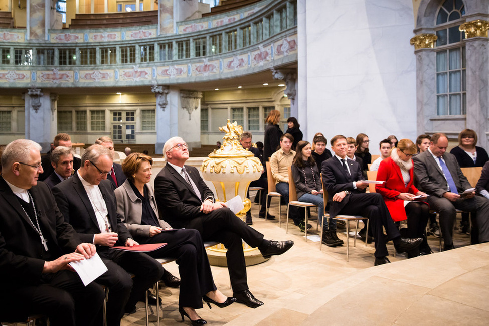 Bundespräsident Frank-Walter Steinmeier und Elke Büdenbender nehmen an einer ökumenischen Andacht in der Frauenkirche in Dresden teil anlässlich des Antrittsbesuchs in Sachsen 