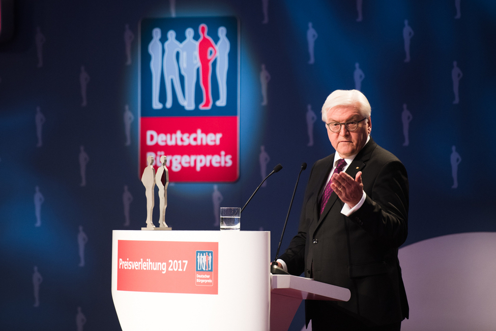 Bundespräsident Frank-Walter Steinmeier hält eine Laudatio im ZDF Hauptstadtstudio in Berlin bei der Verleihung des Deutschen Bürgerpreises