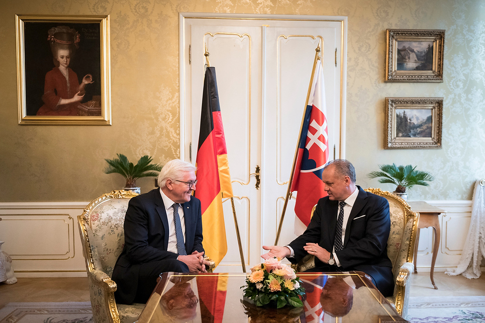 Bundespräsident Frank-Walter Steinmeier beim Gespräch mit Staatspräsident Andrej Kiska im Präsidentenpalast in Bratislava anlässlich des Antrittsbesuchs in der Slowakischen Republik  