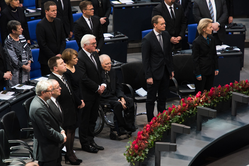 Bundespräsident Frank-Walter Steinmeier nimmt an  der zentralen Gedenkstunde zum Volkstrauertag im Deutschen Bundestag teil