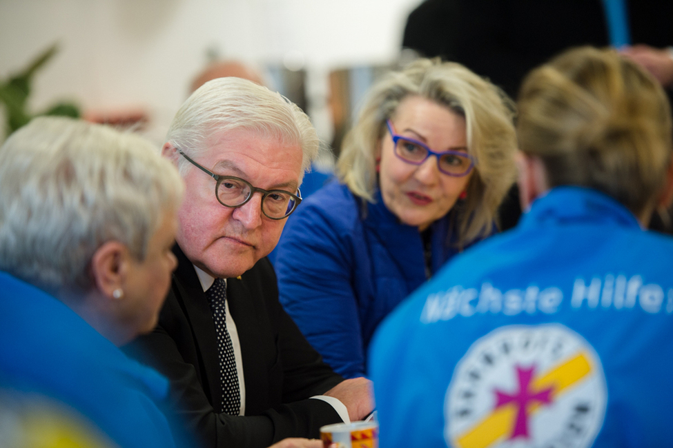 Bundespräsident Frank-Walter Steinmeier beim Gespräch mit Einzelfallhelfern während seines Besuch des 'Zentrums am Zoo' – Begegnungs-, Bildungs- und Beratungsstätte der Berliner Stadtmission am Bahnhof Zoo in Berlin 