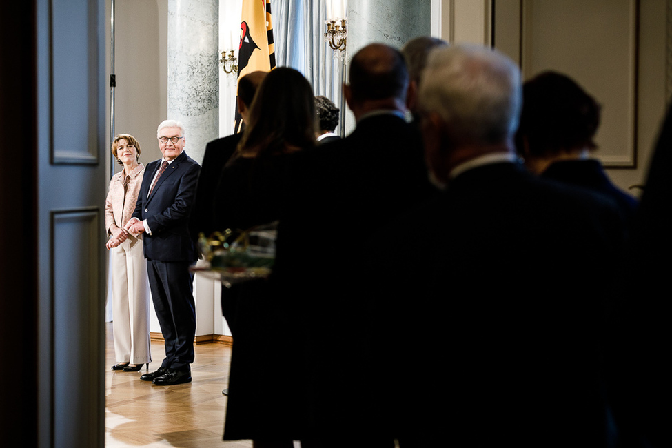 Bundespräsident Frank-Walter Steinmeier und Elke Büdenbender beim Defilee in Schloss Bellevue anlässlich des Neujahrsempfangs des Bundespräsidenten 2018