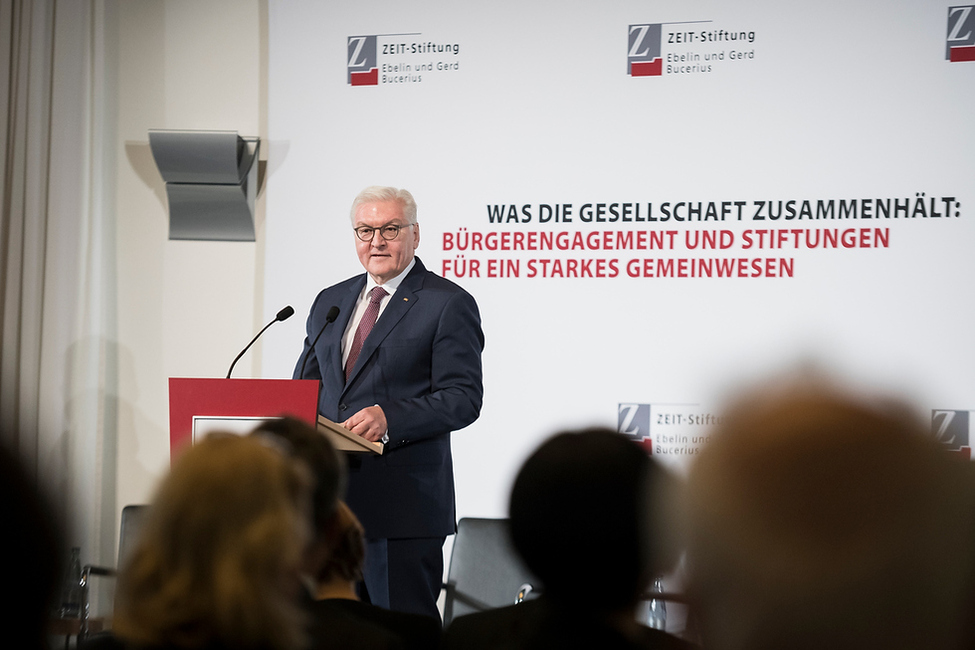 Bundespräsident Frank-Walter Steinmeier hält eine Rede bei der Veranstaltung 'Was die Gesellschaft zusammenhält: Bürgerengagement und Stiftungen für ein starkes Gemeinwesen' der ZEIT-Stiftung anlässlich des Antrittsbesuchs in Hamburg  