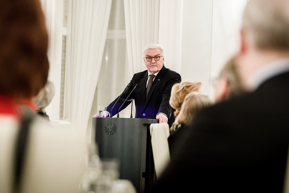 Bundespräsident Frank-Walter Steinmeier hält eine Rede im Großen Saal von Schloss Bellevue anlässlich des Abendessens für die Mitglieder des Wissenschaftsrates