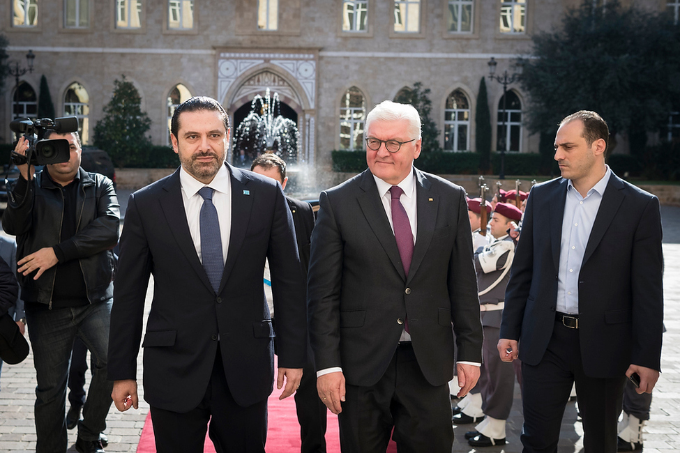 Bundespräsident Frank-Walter Steinmeier wird durch den Präsidenten des libanesischen Ministerrats, Saad Rafiq Hariri, anlässlich des offiziellen Besuchs im Libanon begrüßt 