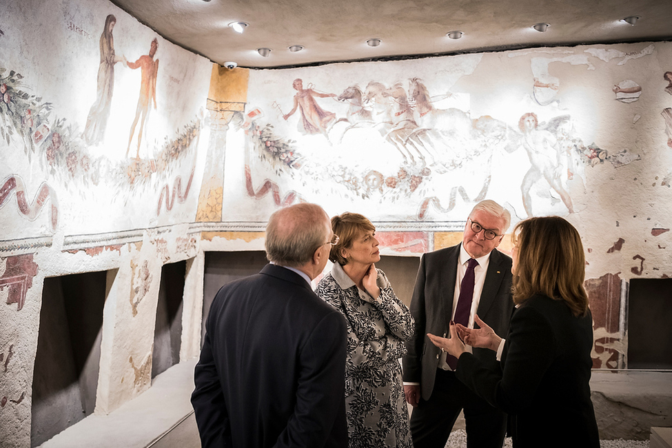 Bundespräsident Frank-Walter Steinmeier und Elke Büdenbender bekommen eine Führung durch das Nationalmuseum in Beirut anlässlich des offiziellen Besuchs im Libanon  