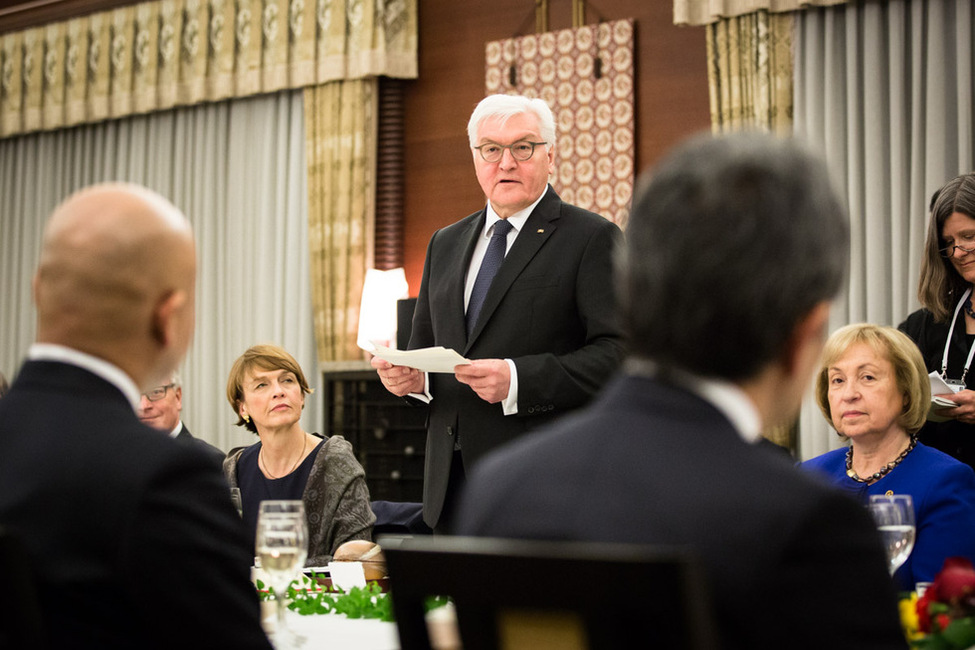 Bundespräsident Frank-Walter Steinmeier hält eine Ansprache beim Abendessen gegeben vom Premierminister von Japan, Shinzō Abe, im Amtssitz des Premierministers in Tokio anlässlich des Besuchs in Japan