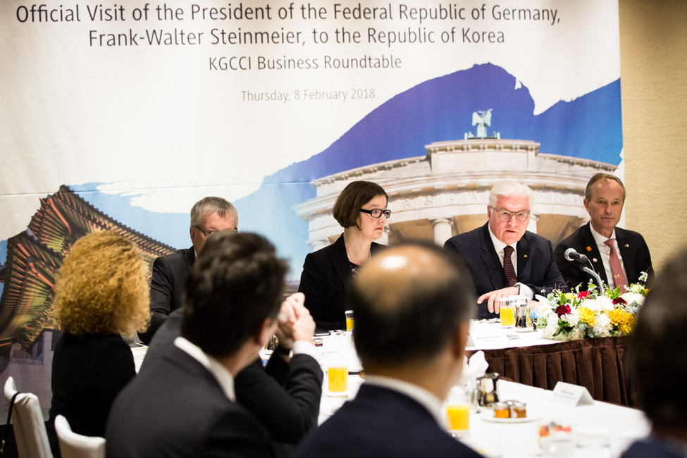 Bundespräsident Frank-Walter Steinmeier im Austausch mit Vertretern der deutschen Wirtschaft in Südkorea 