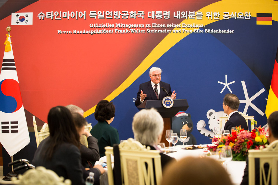 Bundespräsident Frank-Walter Steinmeier hält eine Ansprache beim Mittagessen mit dem Staatspräsidenten der Republik Korea, Moon Jae-in, im Amtssitz des Staatspräsidenten in Seoul