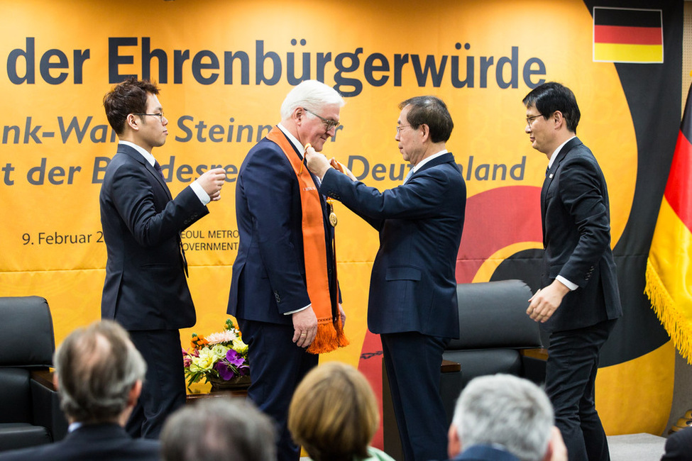 Bundespräsident Frank-Walter Steinmeier bei der Verleihung der Ehrenbürgerwürde der Stadt Seoul im Großen Konferenzsaal im Rathaus