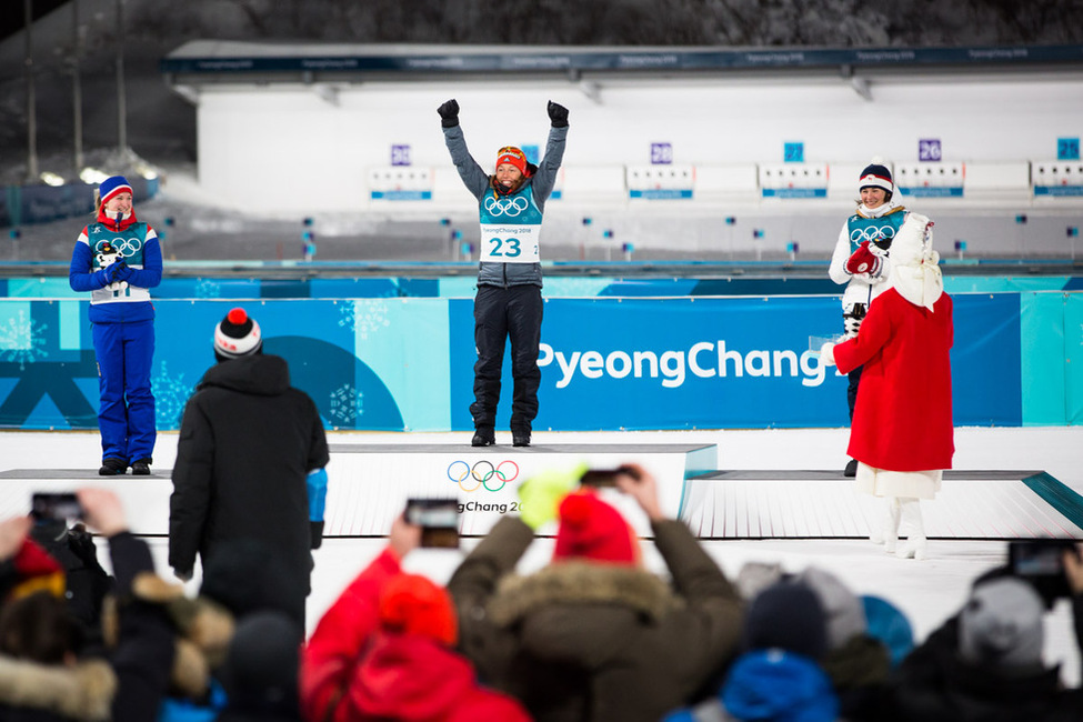 Bundespräsident Frank-Walter Steinmeier und Elke Büdenbender besuchen die 7,5 km Sprint-Wettbewerbe der Damen im Biathlon bei den 23. Olympischen Winterspielen in Korea, mit Laura Dahlmeier auf dem ersten Podestplatz