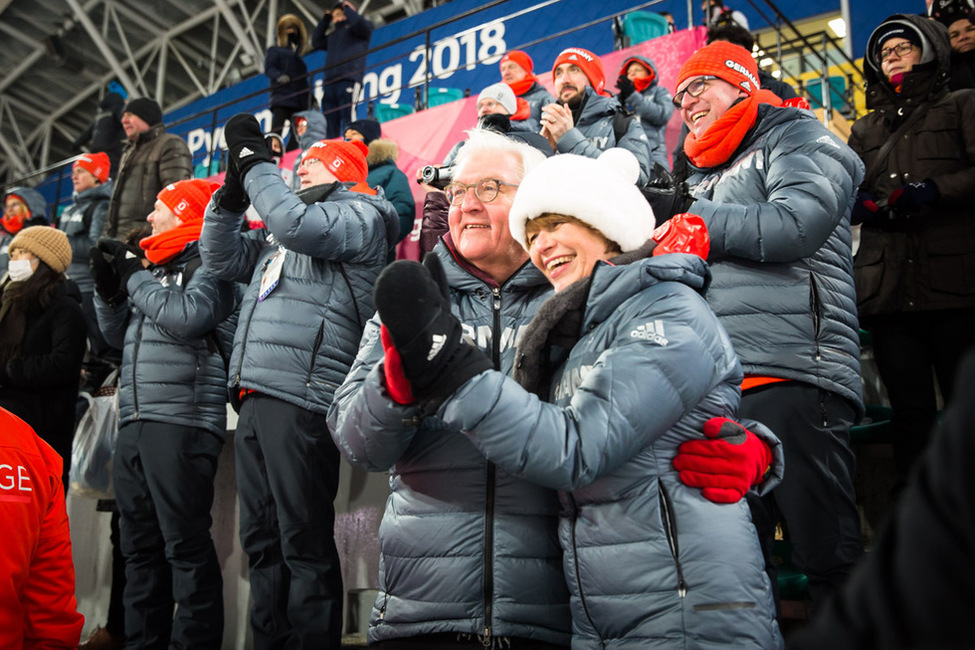 Bundespräsident Frank-Walter Steinmeier und Elke Büdenbender besuchen das Finale des Einzelspringens der Herren von der Normalschanze bei den Skisprung-Wettbewerben der 23. Olympischen Winterspiele in Pyeongchang