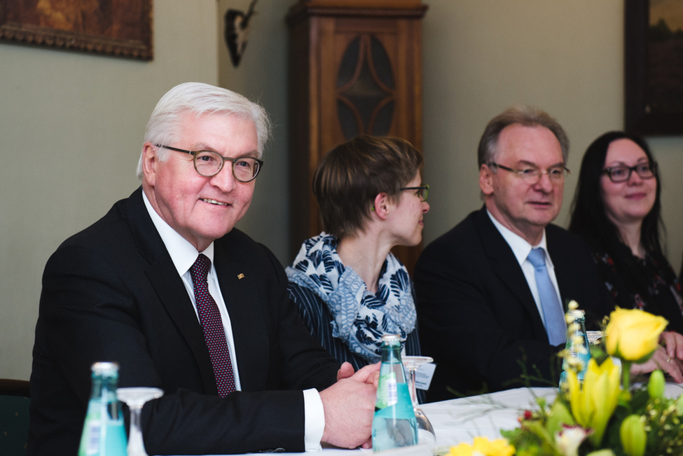 Bundespräsident Frank-Walter Steinmeier im Austausch mit Ärzten, medizinischen Fachkräften und Kassenärztlicher Vereinigung zur Gesundheitsversorgung in ländlichen Regionen anlässlich des Antrittsbesuchs in Sachsen-Anhalt