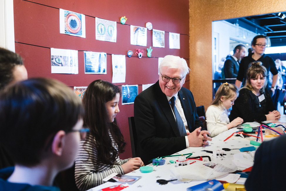 Bundespräsident Frank-Walter Steinmeier bei der Projektvorstellung "Max geht in die Oper" der Bürgerstiftung Halle in der Oper Halle anlässlich des Antrittsbesuchs in Sachsen-Anhalt