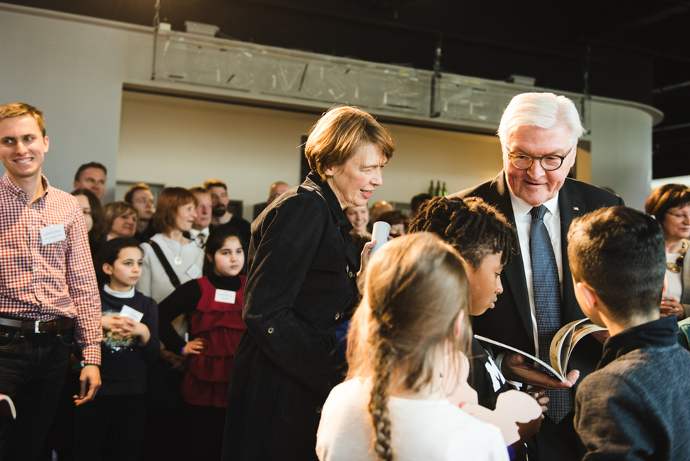 Bundespräsident Frank-Walter Steinmeier und Elke Büdenbender bei der Projektvorstellung "Max geht in die Oper" der Bürgerstiftung Halle in der Oper Halle anlässlich des Antrittsbesuchs in Sachsen-Anhalt