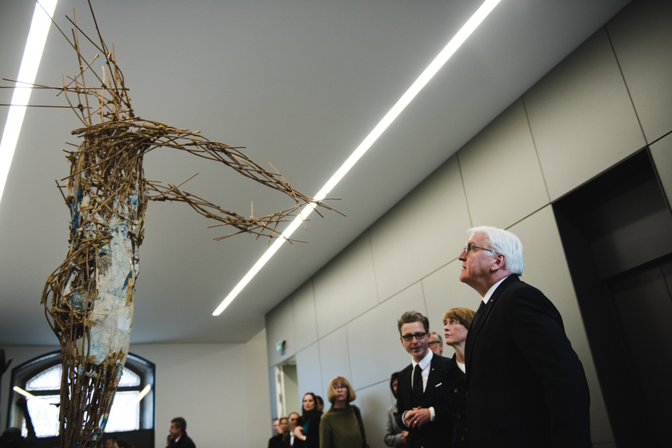 Bundespräsident Frank-Walter Steinmeier und Elke Büdenbender bei einem Rundgang im Kunstmuseum Moritzburg in Halle (Saale) anlässlich des Antrittsbesuchs in Sachsen-Anhalt