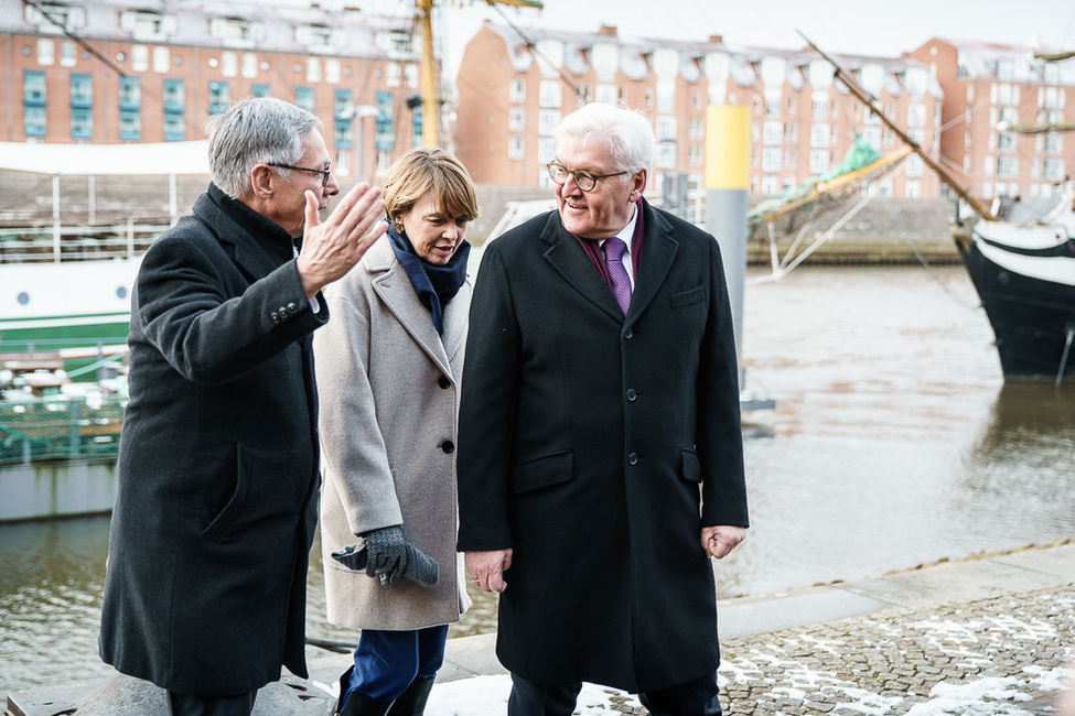 Bundespräsident Frank-Walter Steinmeier und Elke Büdenbender beim Gang durch die Innenstadt mit Erläuterungen von Bürgermeister Carsten Sieling anlässlich des Antrittsbesuchs in Bremen  