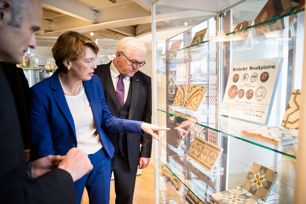 Bundespräsident Frank-Walter Steinmeier und Elke Büdenbender bei einem Rundgang durch das Keramikmuseum im Villeroy & Boch Erlebniszentrum in Mettlach anlässlich des Antrittsbesuchs im Saarland