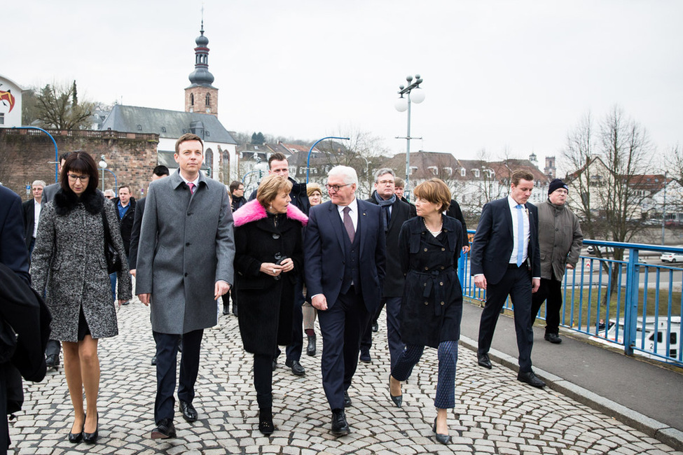 Bundespräsident Frank-Walter Steinmeier und Elke Büdenbender bei einem Stadtrundgang durch die Saarbrücker Altstadt mit Ministerpräsident Tobias Hans und der Oberbürgermeisterin Charlotte Britz anlässlich des Antrittsbesuchs im Saarland