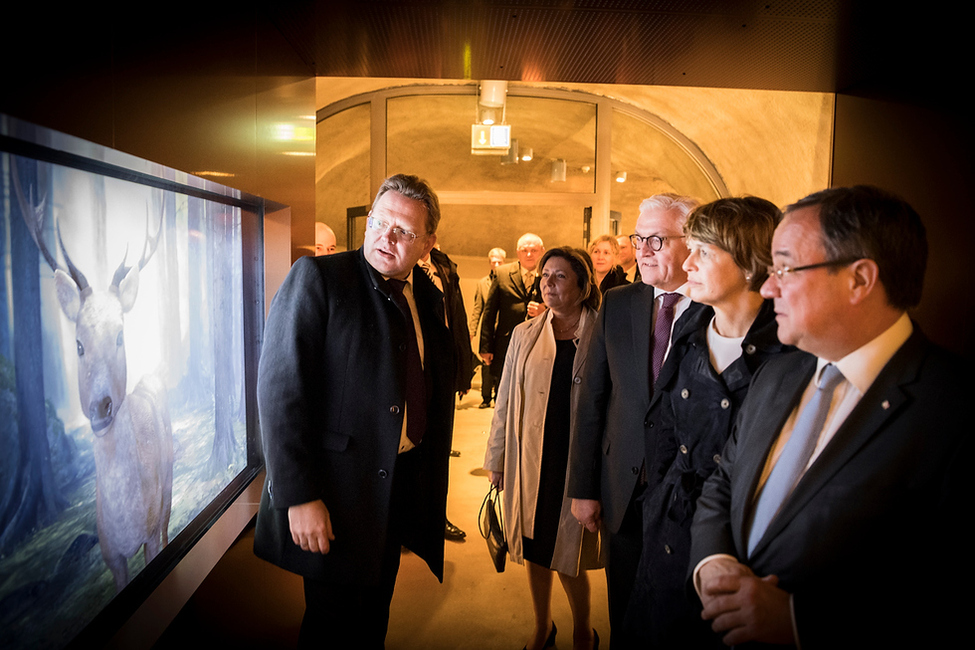 Bundespräsident Frank-Walter Steinmeier und Elke Büdenbender bei einer Besichtigung des Erlebnistunnels in Altena mit Andreas Hollstein, Bürgermeister der Stadt Altena, anlässlich des Antrittsbesuchs in Nordrhein-Westfalen