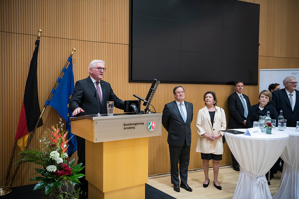 Bundespräsident Frank-Walter Steinmeier hält eine Ansprache beim Bürgerempfang für ehrenamtlich engagierte Bürger in Arnsberg anlässlich des Antrittsbesuchs in Nordrhein-Westfalen