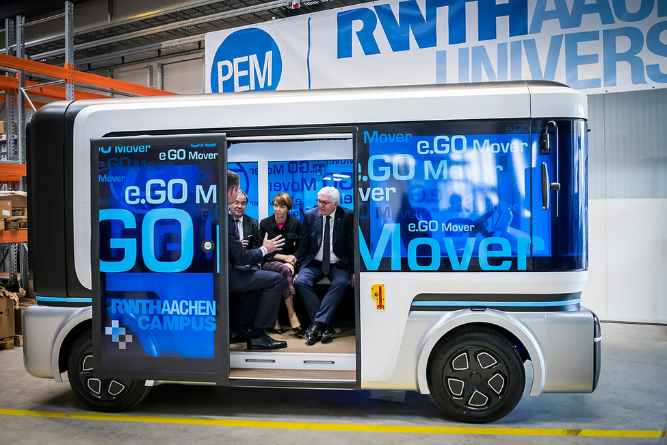 Bundespräsident Frank-Walter Steinmeier und Elke Büdenbender besuchen einen Elektrofahrzeugentwickler der RWTH Aachen anlässlich des Antrittsbesuchs in Nordrhein-Westfalen
