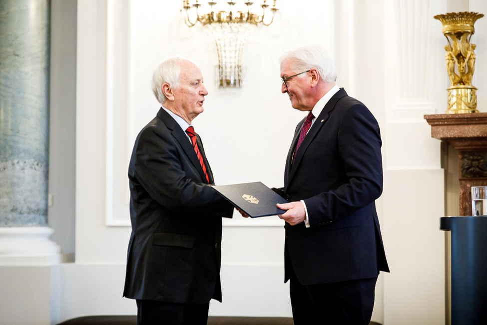 Bundespräsident Frank-Walter Steinmeier verleiht dem Historiker Heinrich August Winkler das Große Verdienstkreuz  