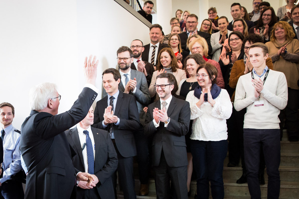 Bundespräsident Frank-Walter Steinmeier begegnet Mitarbeiterinnen und Mitarbeitern der Staatskanzlei in Mainz anlässlich des Antrittsbesuchs in Rheinland-Pfalz 