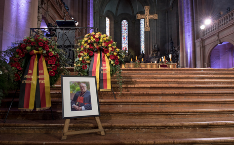 Bundespräsident Frank-Walter Steinmeier bei den Trauerfeierlichkeiten für den ehemaligen Bischof von Mainz, Karl Kardinal Lehmann, im Hohen Dom St. Martin zu Mainz