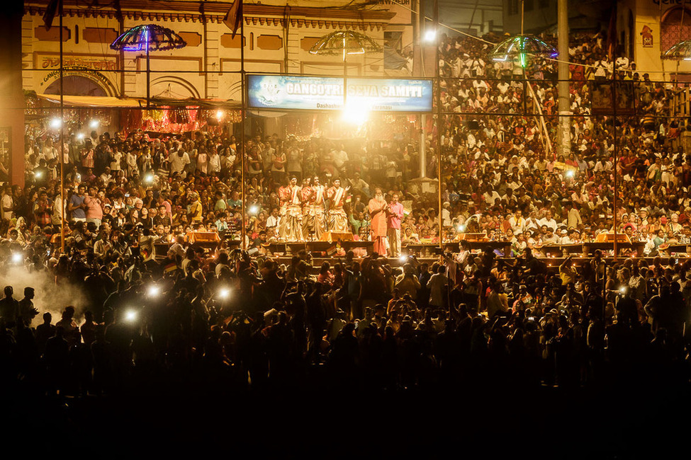 Bundespräsident Frank-Walter Steinmeier nimmt an der Ganga Aarti Zeremonie anlässlich des Staatsbesuchs in Indien teil