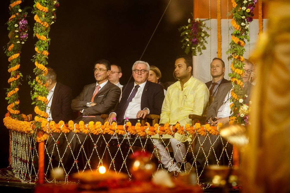 Bundespräsident Frank-Walter Steinmeier nimmt an der Ganga Aarti Zeremonie anlässlich des Staatsbesuchs in Indien teil