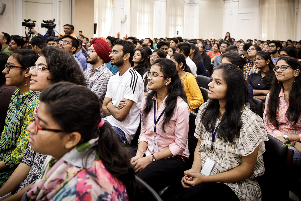 Bundespräsident Frank-Walter Steinmeier stellt sich den Fragen der Studierenden an der University of Delhi anlässlich des Staatsbesuchs in Indien