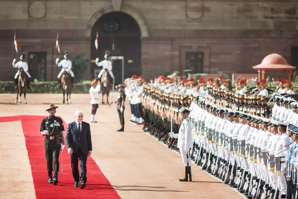 Bundespräsident Frank-Walter Steinmeier wird mit militärischen Ehren durch den Präsidenten der Republik Indien, Ram Nath Kovind, in seinem Amtssitz in New Delhi anlässlich des Staatsbesuchs in Indien begrüßt 