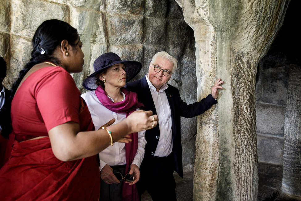 Bundespräsident Frank-Walter Steinmeier und Elke Büdenbender bei einer Führung durch den Tempelbezirk von Mahabalipuram (UNESCO-Weltkulturerbe) in Chennai anlässlich des Staatsbesuchs in Indien