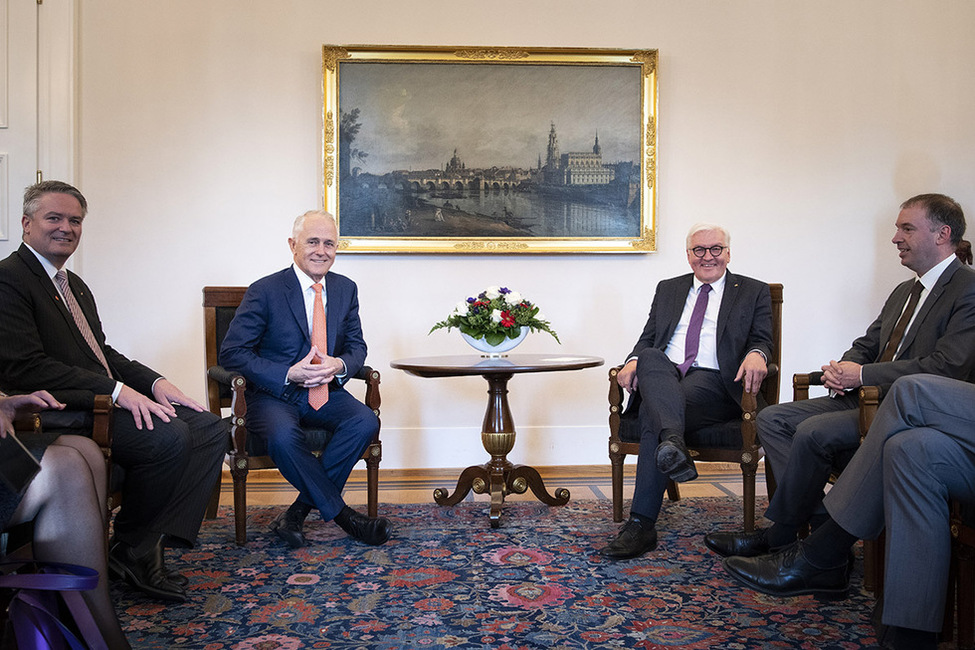 Bundespräsident Frank-Walter Steinmeier beim Gespräch mit dem Premierminister von Australien, Malcolm Turnbull, im Amtszimmer von Schloss Bellevue 