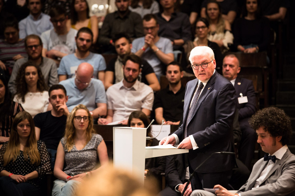 Bundespräsident Frank-Walter Steinmeier hält eine Ansprache in der Aula Magnum der Université de Fribourg anlässlich des Staatsbesuchs in der Schweiz